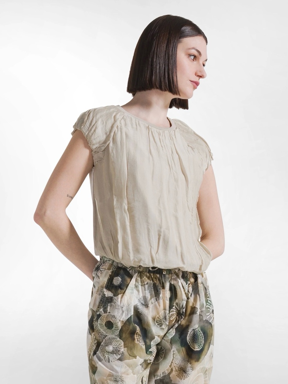 Deha Cream Cap-Sleeve Blouse — Soft Gathered Neck